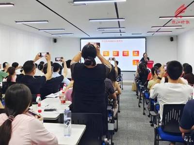 螺蛳粉店开直播,营业额涨20%!大沥电商有多会玩→